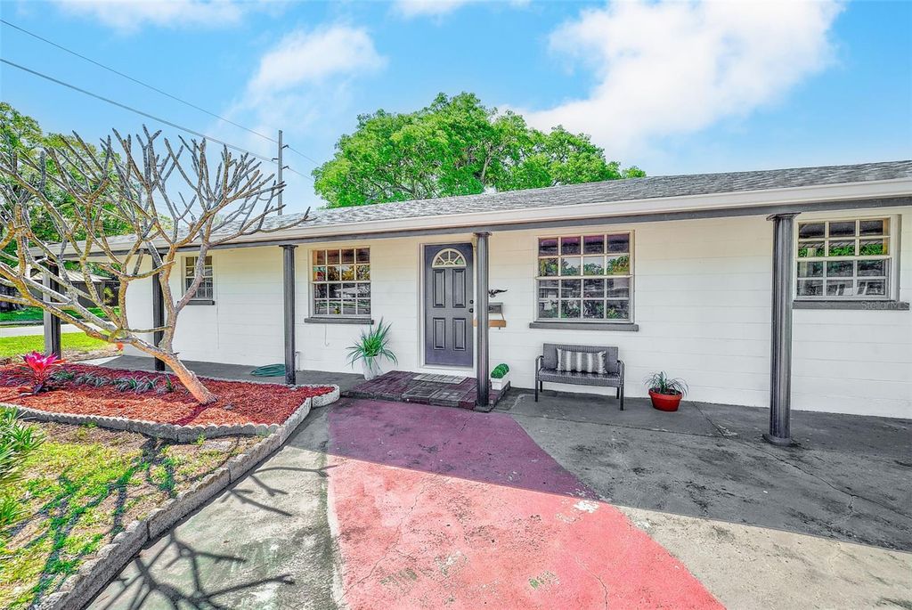 Image 5 of property listing at 4102 W BAY VISTA AVENUE, Tampa, FL 33611