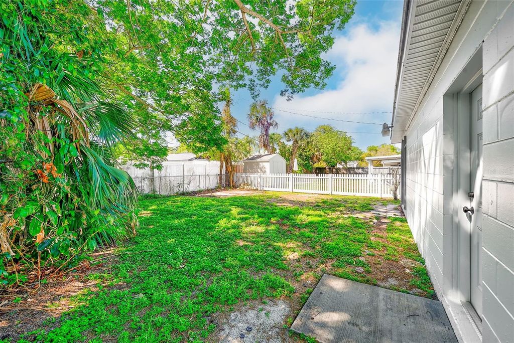 Image 41 of property listing at 4102 W BAY VISTA AVENUE, Tampa, FL 33611