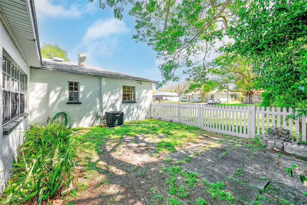 Image 42 of property listing at 4102 W BAY VISTA AVENUE, Tampa, FL 33611