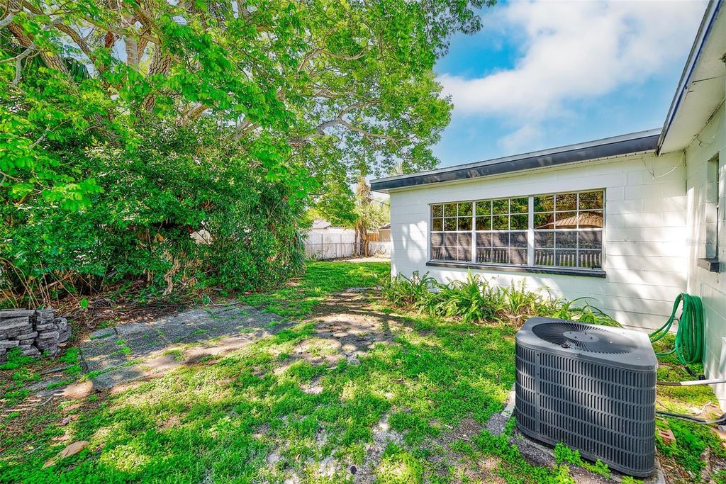 Image 43 of property listing at 4102 W BAY VISTA AVENUE, Tampa, FL 33611