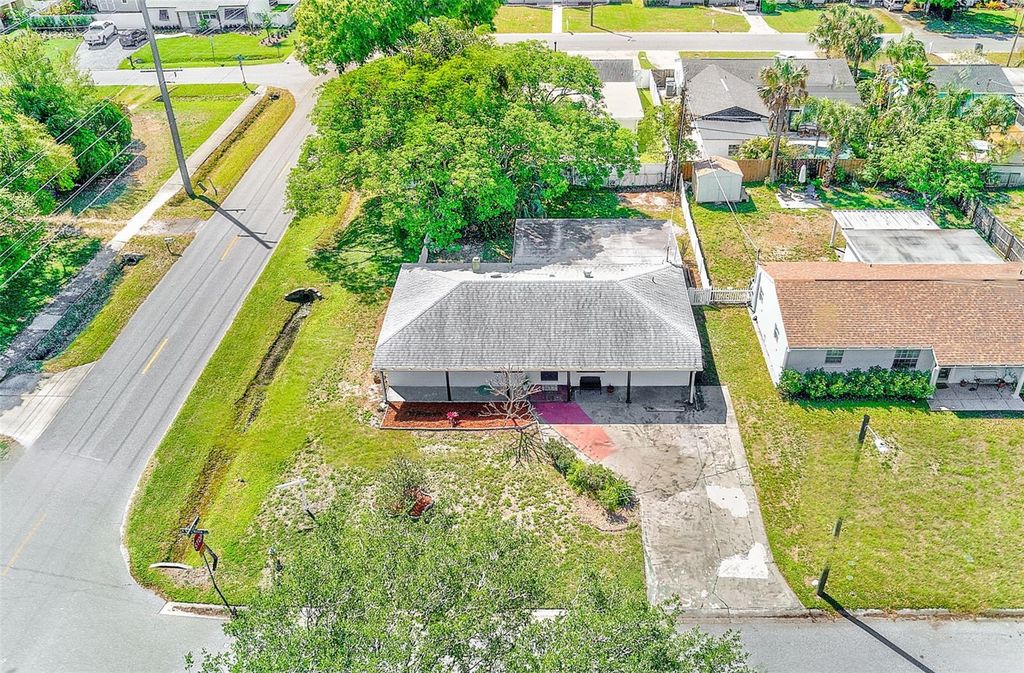 Image 45 of property listing at 4102 W BAY VISTA AVENUE, Tampa, FL 33611