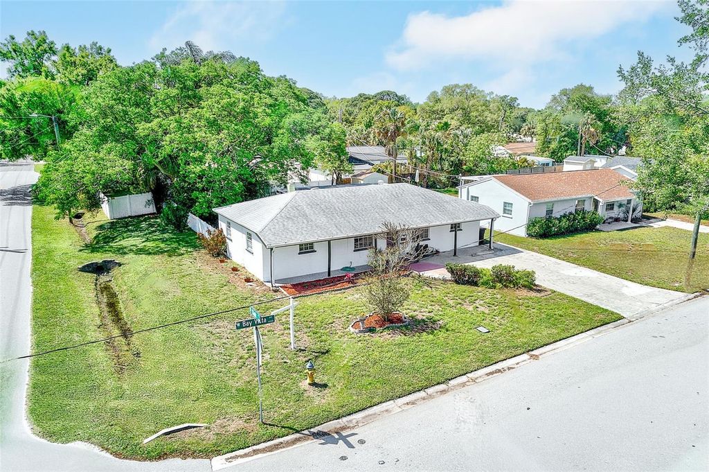 Image 46 of property listing at 4102 W BAY VISTA AVENUE, Tampa, FL 33611