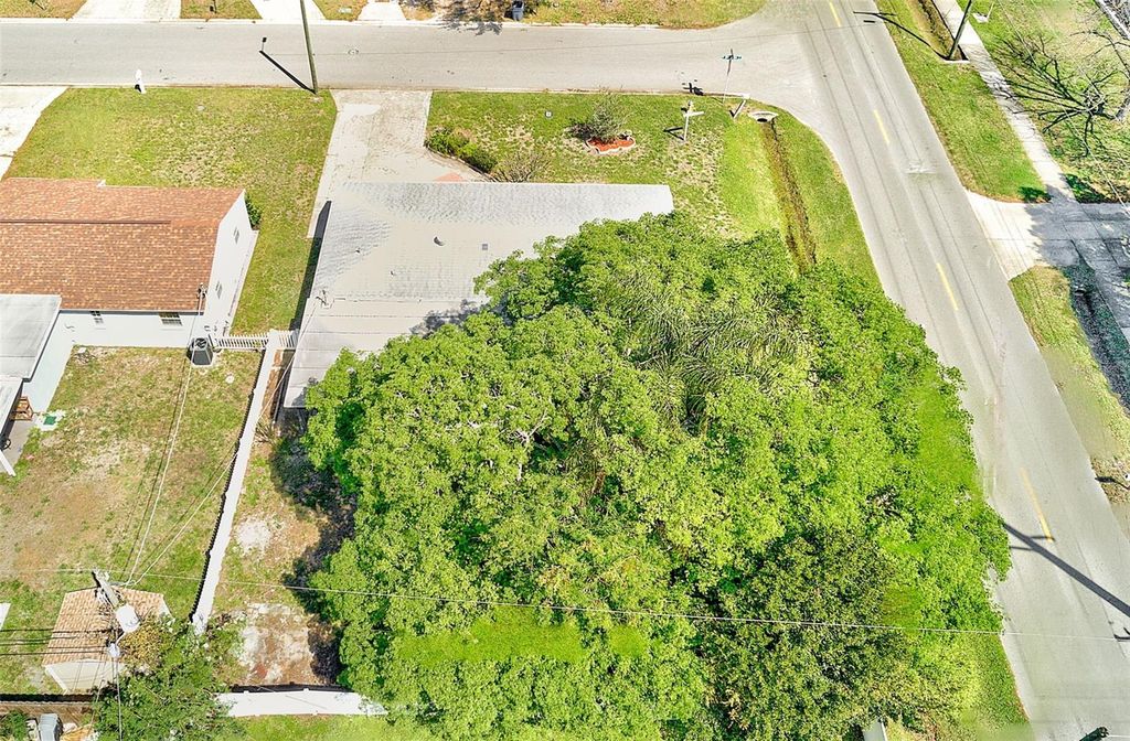 Image 48 of property listing at 4102 W BAY VISTA AVENUE, Tampa, FL 33611