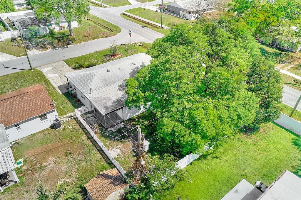 Image 49 of property listing at 4102 W BAY VISTA AVENUE, Tampa, FL 33611