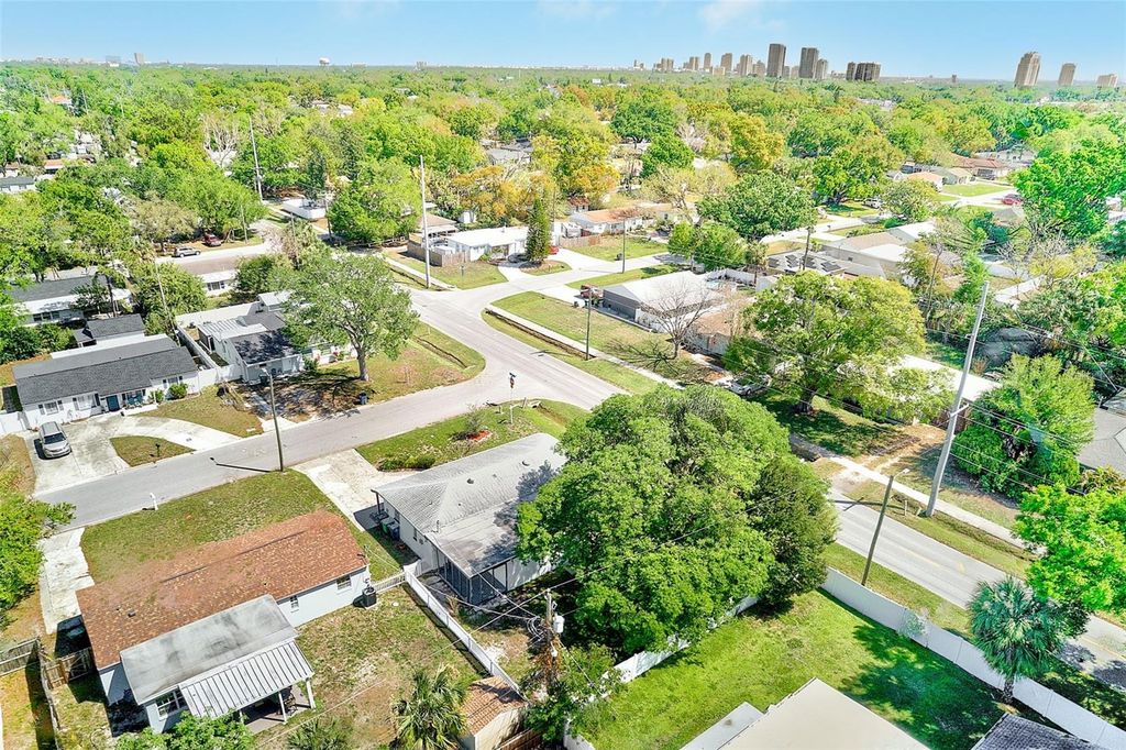 Image 50 of property listing at 4102 W BAY VISTA AVENUE, Tampa, FL 33611