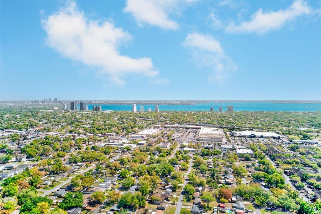 Image 52 of property listing at 4102 W BAY VISTA AVENUE, Tampa, FL 33611