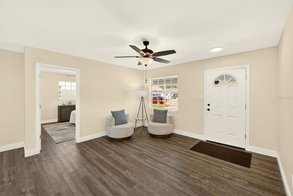 Image 9 of property listing at 4102 W BAY VISTA AVENUE, Tampa, FL 33611