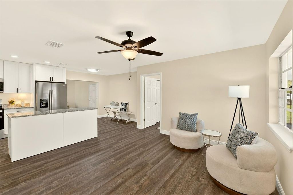 Image 10 of property listing at 4102 W BAY VISTA AVENUE, Tampa, FL 33611