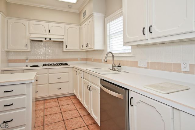 3235 Country Club Boulevard, Stafford, TX 77477