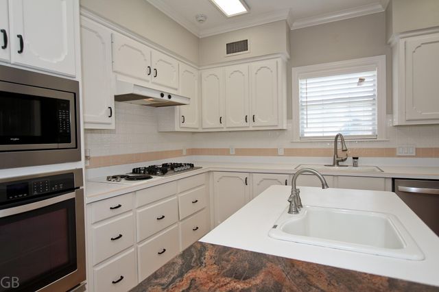 3235 Country Club Boulevard, Stafford, TX 77477