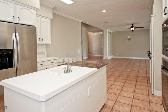 3235 Country Club Boulevard, Stafford, TX 77477