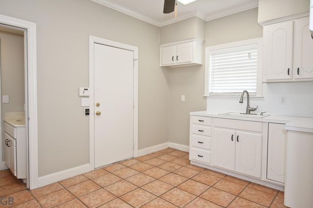 3235 Country Club Boulevard, Stafford, TX 77477