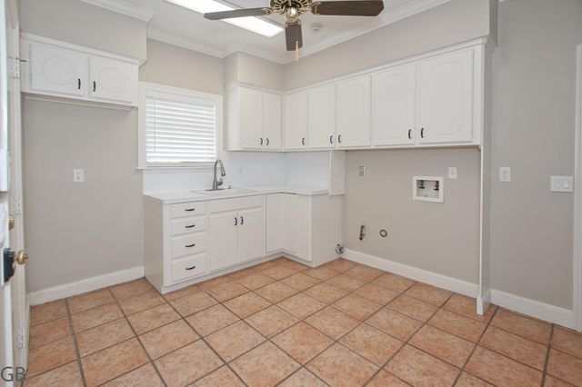 3235 Country Club Boulevard, Stafford, TX 77477