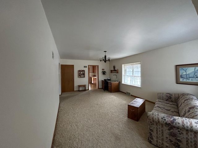 245 N Broadway, Alden, MN 56009