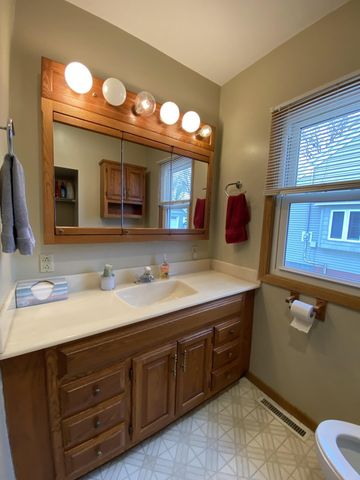 245 N Broadway, Alden, MN 56009