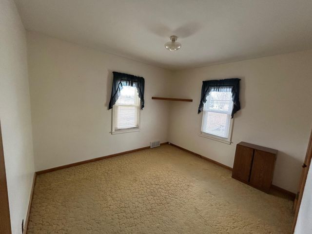 245 N Broadway, Alden, MN 56009