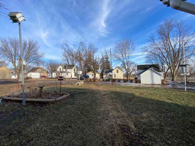 245 N Broadway, Alden, MN 56009