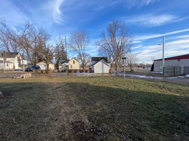 245 N Broadway, Alden, MN 56009