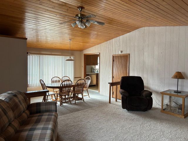 245 N Broadway, Alden, MN 56009