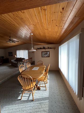 245 N Broadway, Alden, MN 56009