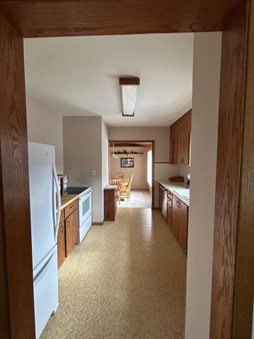 245 N Broadway, Alden, MN 56009