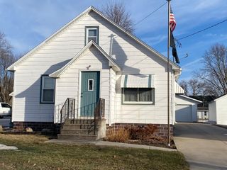 245 N Broadway, Alden, MN 56009