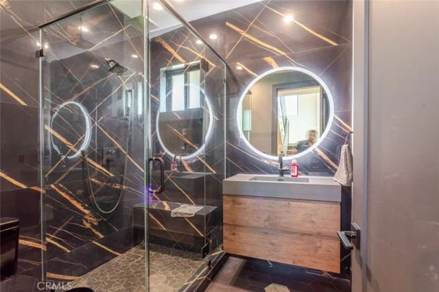 8252 Morse Avenue, North Hollywood, CA 91605