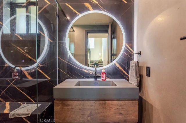 8252 Morse Avenue, North Hollywood, CA 91605