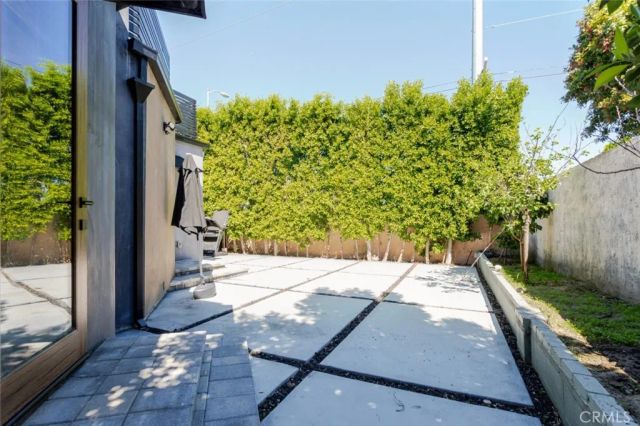 8252 Morse Avenue, North Hollywood, CA 91605