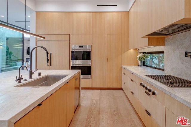 116 S Gretna Green Way, Los Angeles, CA 90049