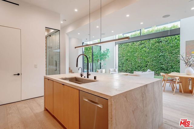 116 S Gretna Green Way, Los Angeles, CA 90049