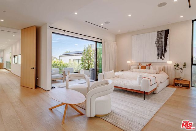 116 S Gretna Green Way, Los Angeles, CA 90049