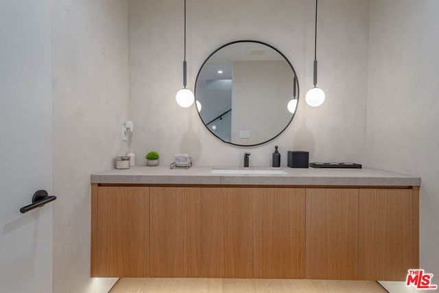 116 S Gretna Green Way, Los Angeles, CA 90049