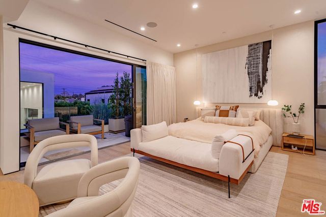 116 S Gretna Green Way, Los Angeles, CA 90049