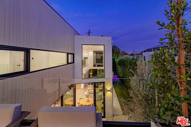 116 S Gretna Green Way, Los Angeles, CA 90049