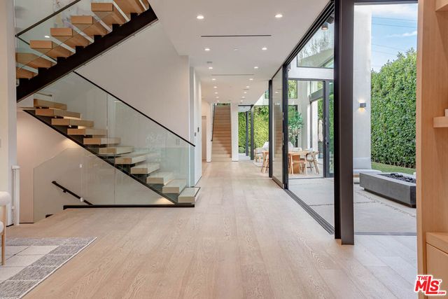 116 S Gretna Green Way, Los Angeles, CA 90049