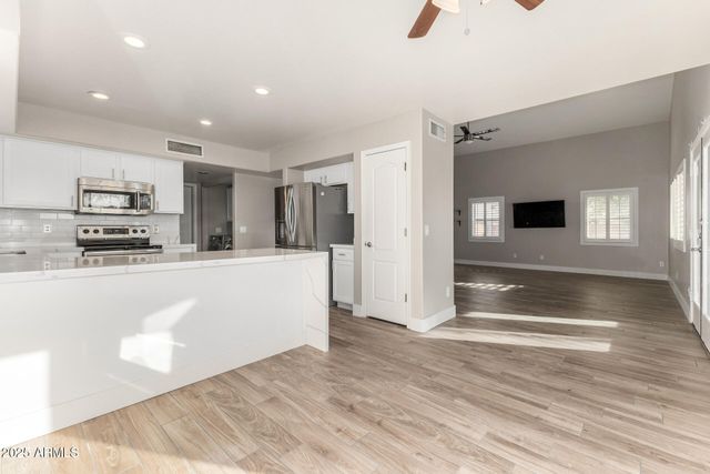 1711 W HARVARD Avenue, Gilbert, AZ 85233