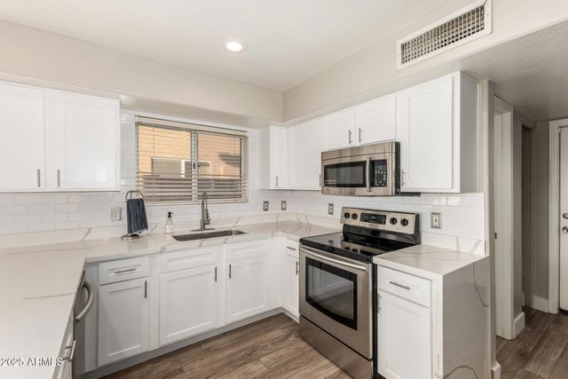 1711 W HARVARD Avenue, Gilbert, AZ 85233