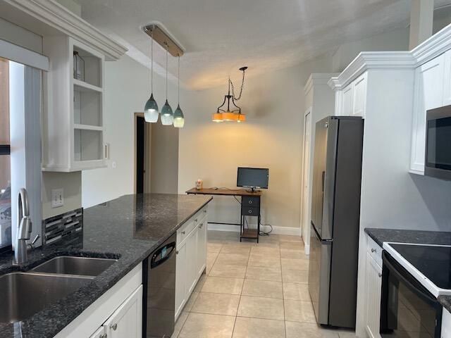 618 SE STREAMLET Avenue, Port St. Lucie, FL 34983