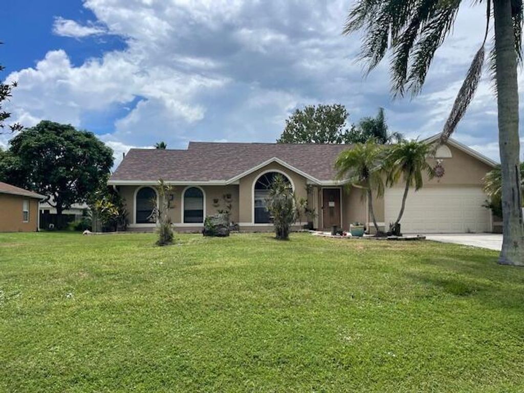 618 SE STREAMLET Avenue, Port St. Lucie, FL 34983