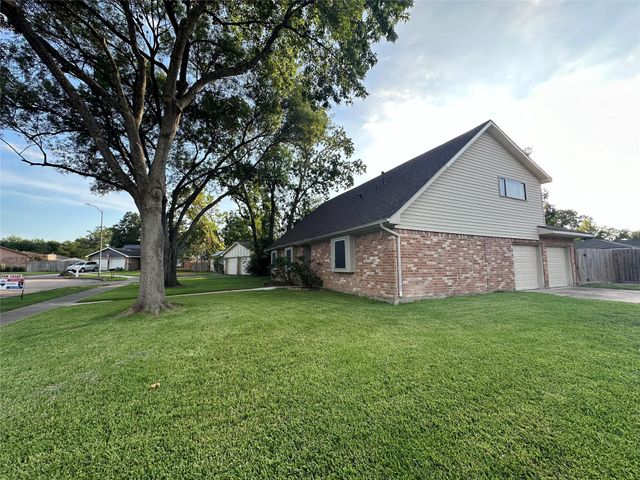 1937 Arcadia Drive, Sugar Land, TX 77498