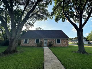 1937 Arcadia Drive, Sugar Land, TX 77498