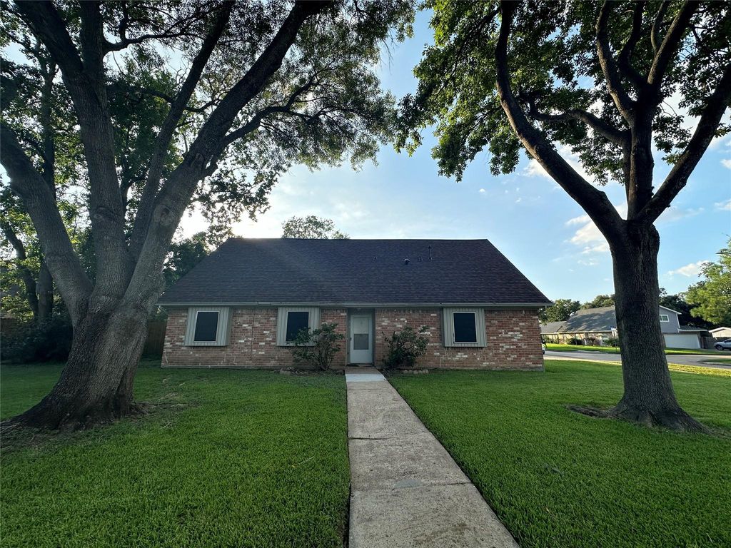 1937 Arcadia Drive, Sugar Land, TX 77498