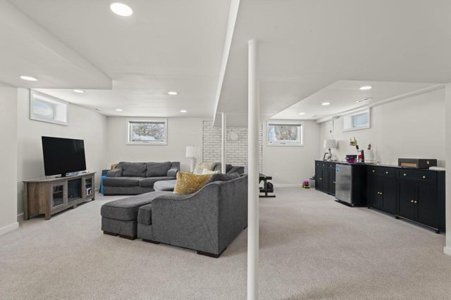 2405 11th Avenue NW, Rochester, MN 55901