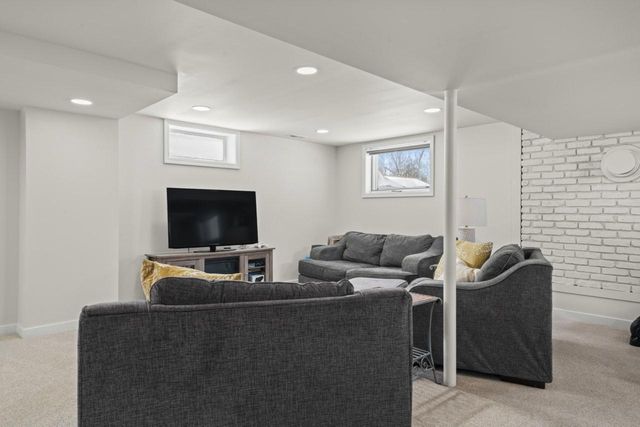 2405 11th Avenue NW, Rochester, MN 55901