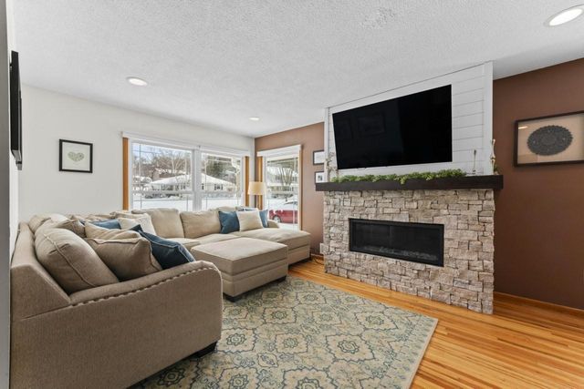 2405 11th Avenue NW, Rochester, MN 55901