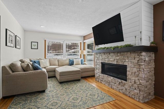 2405 11th Avenue NW, Rochester, MN 55901