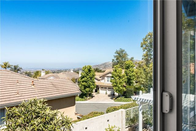 19151 Red Bluff Dr, Lake Forest, CA 92679
