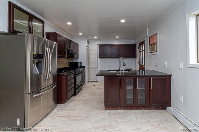 27425 Townley Street, Madison Heights, MI 48071