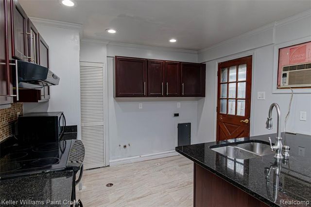 27425 Townley Street, Madison Heights, MI 48071